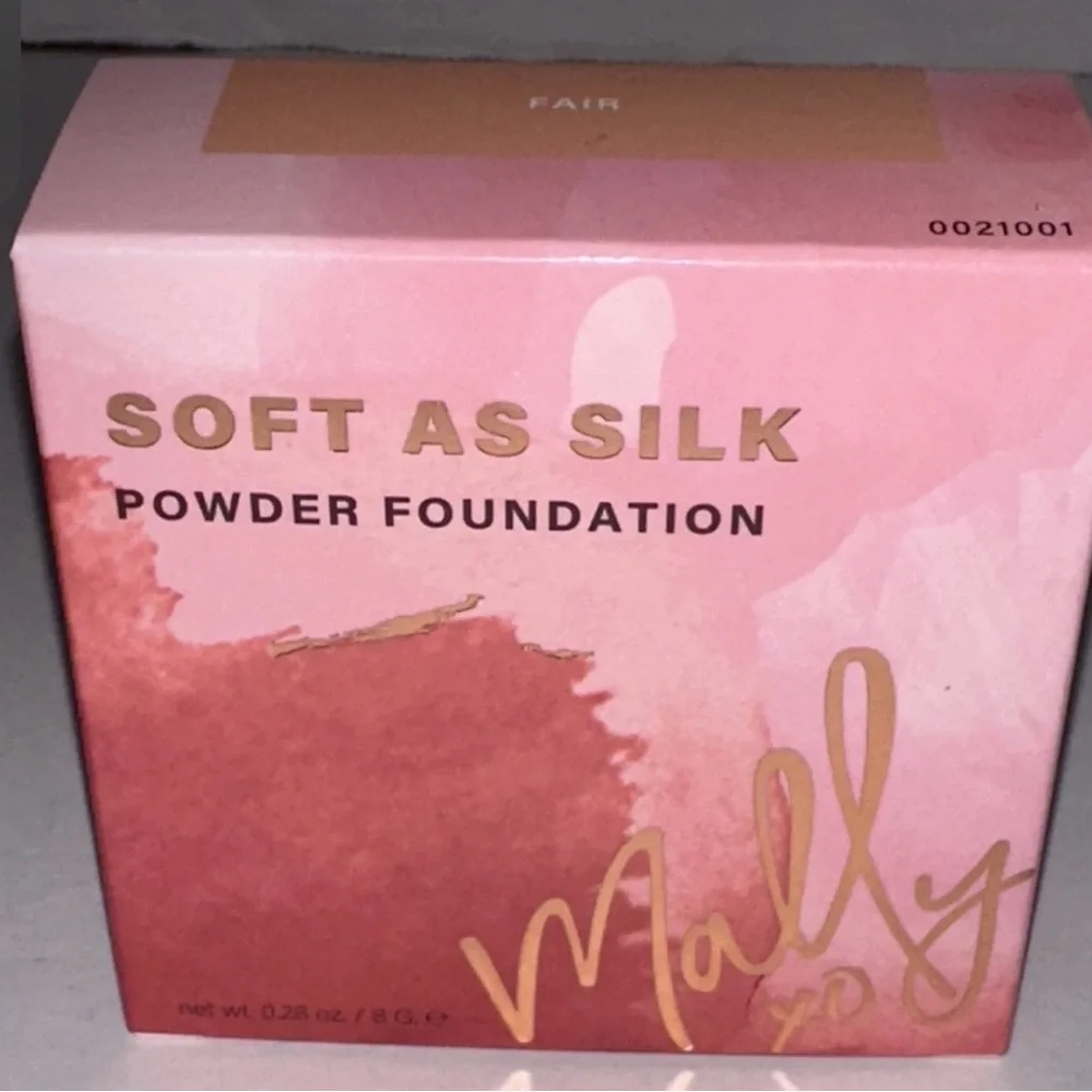 Mally Beauty Soft as Silk Foundation - Fair NEW